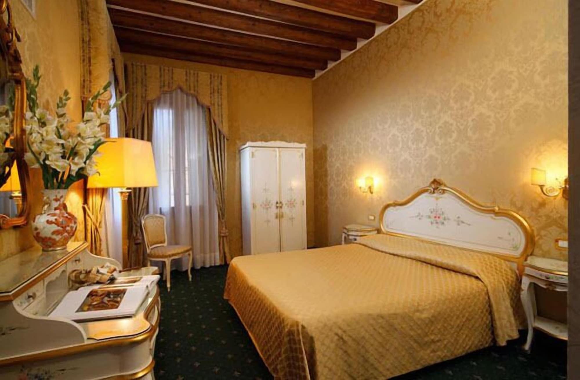 Hotel Castello Veneţia Exterior foto